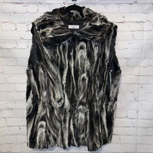 Tahari Woman faux fur vest size 1X